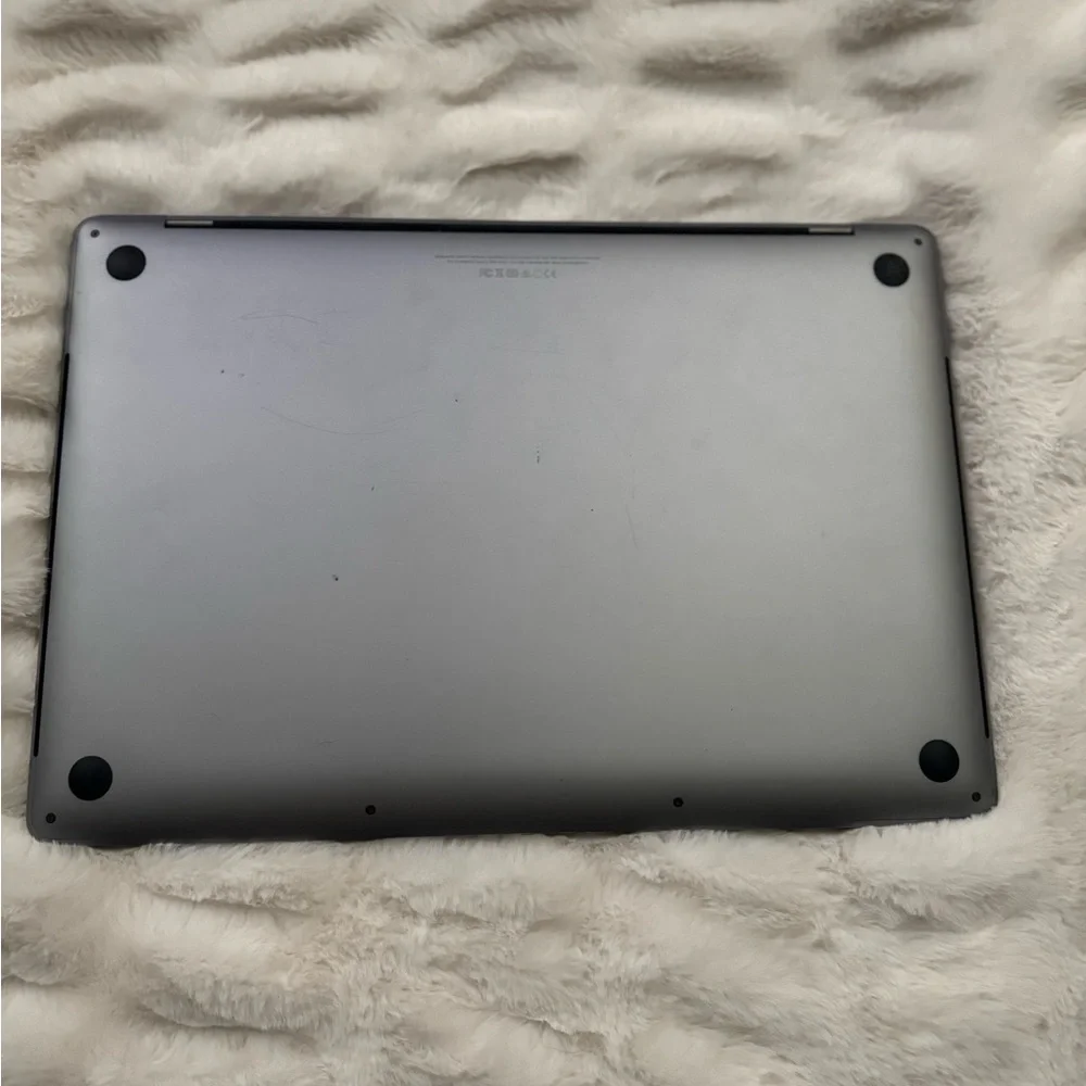 Apple MacBook Pro - Sleek Silver Design